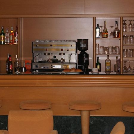 Rosabel Hotel Benidorm Bagian luar foto