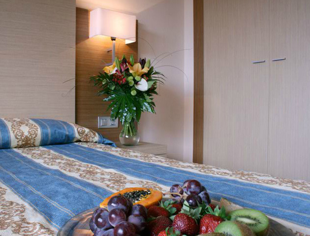 Rosabel Hotel Benidorm Bagian luar foto