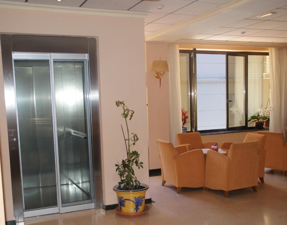 Rosabel Hotel Benidorm Bagian luar foto